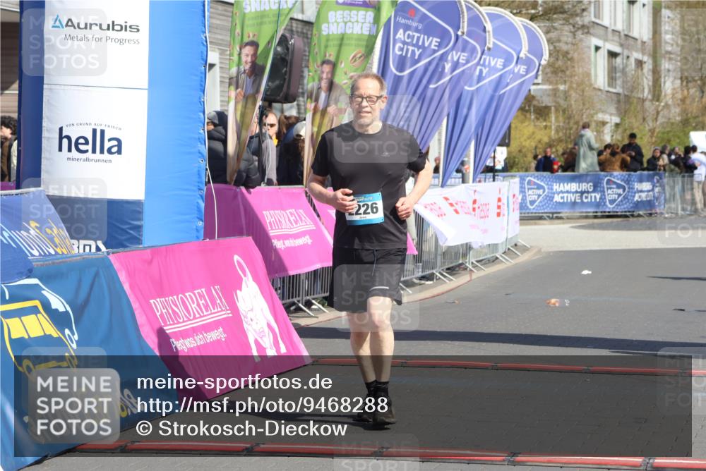 12.04.2026 - 45. Internationalen Wilhelmsburger Insellauf Strokosch-Dieckow http://msf.ph/oto/9468288 12.04.2026 11:19:47 Ziel 2226, 5571, 5035 meine-sportfotos.de