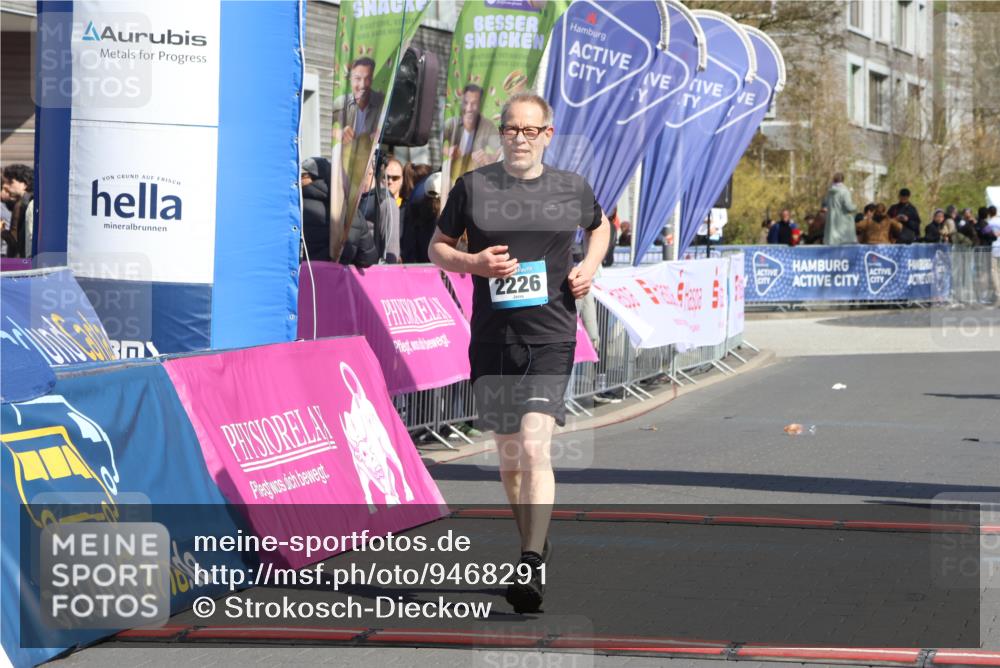 12.04.2026 - 45. Internationalen Wilhelmsburger Insellauf Strokosch-Dieckow http://msf.ph/oto/9468291 12.04.2026 11:19:47 Ziel 2226, 5571, 5035 meine-sportfotos.de