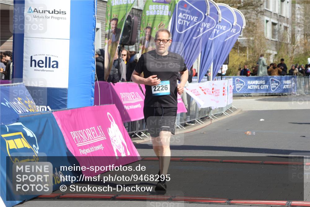 12.04.2026 - 45. Internationalen Wilhelmsburger Insellauf Strokosch-Dieckow http://msf.ph/oto/9468295 12.04.2026 11:19:47 Ziel 2226, 5571, 5035 meine-sportfotos.de