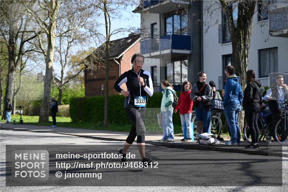 12.04.2026 - 45. Internationalen Wilhelmsburger Insellauf J. Mangold http://msf.ph/oto/9468312 12.04.2026 11:09:11 Ziel 4406, 3169, 2699, 3005, 5629, 2620, 2601, 4485, 3333, 2612, 3382, 4081, 3383, 2238, 2321, 5367 meine-sportfotos.de