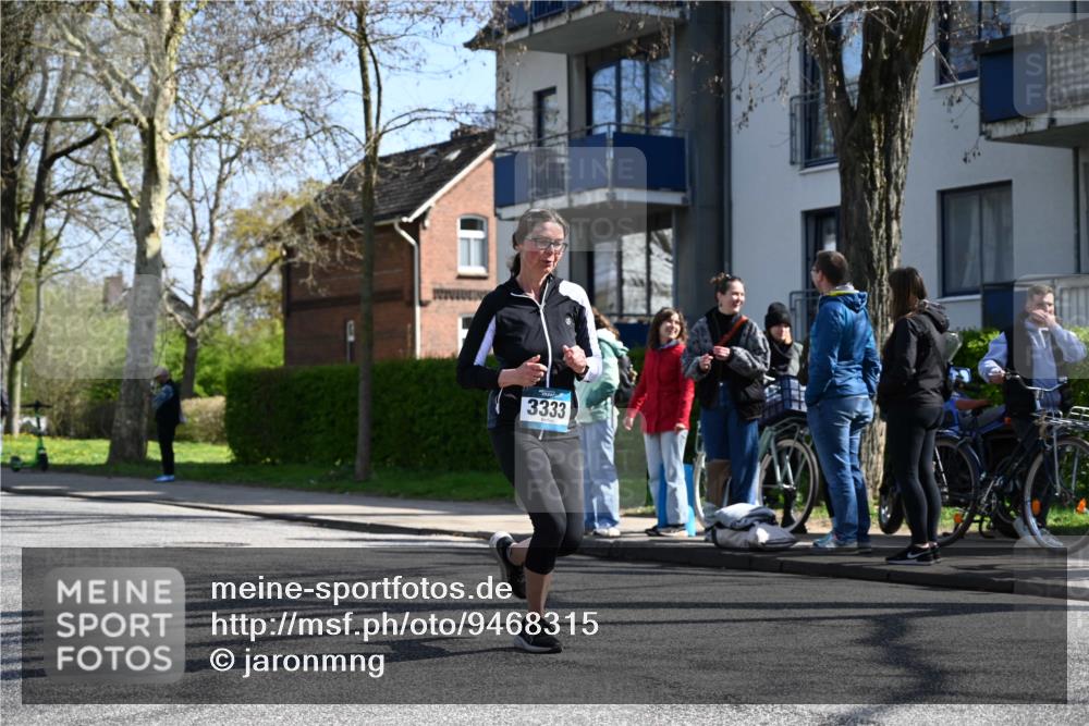 12.04.2026 - 45. Internationalen Wilhelmsburger Insellauf J. Mangold http://msf.ph/oto/9468315 12.04.2026 11:09:11 Ziel 4406, 3169, 2699, 3005, 5629, 2620, 2601, 4485, 3333, 2612, 3382, 4081, 3383, 2238, 2321, 5367 meine-sportfotos.de