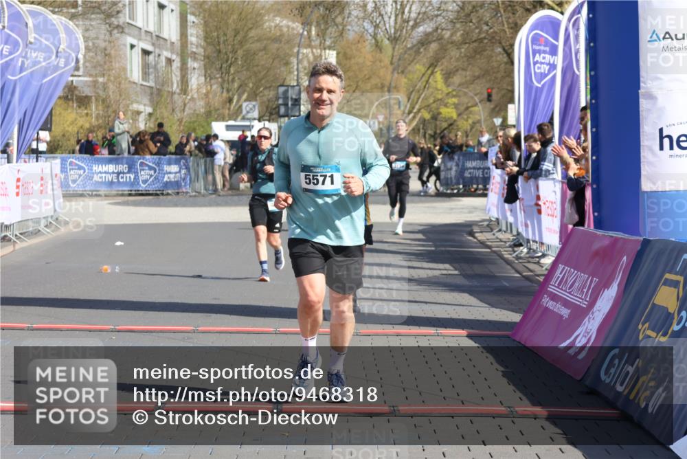 12.04.2026 - 45. Internationalen Wilhelmsburger Insellauf Strokosch-Dieckow http://msf.ph/oto/9468318 12.04.2026 11:19:49 Ziel 2226, 5571, 5035, 4520 meine-sportfotos.de