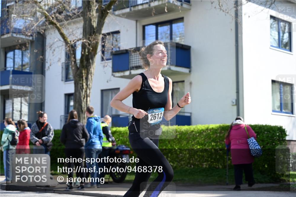 12.04.2026 - 45. Internationalen Wilhelmsburger Insellauf J. Mangold http://msf.ph/oto/9468378 12.04.2026 11:09:31 Ziel 2612, 3382, 4081, 3383, 2238, 2321, 5367, 3688, 4080, 3335, 4080, 3335, 3833, 4251, 3077, 5651, 5851 meine-sportfotos.de