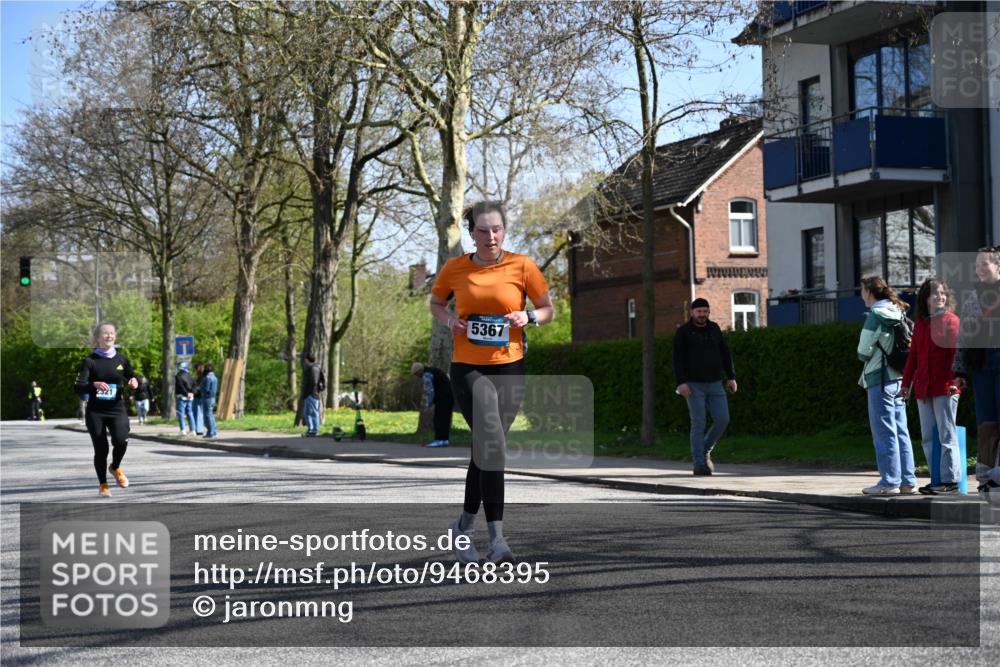 12.04.2026 - 45. Internationalen Wilhelmsburger Insellauf J. Mangold http://msf.ph/oto/9468395 12.04.2026 11:09:38 Ziel 2612, 3382, 4081, 3383, 2238, 2321, 5367, 3688, 3688, 4080, 3335, 3833, 4251, 3077, 5651, 5851, 2336, 2528 meine-sportfotos.de