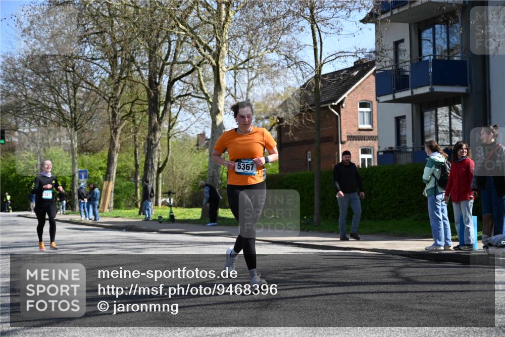 12.04.2026 - 45. Internationalen Wilhelmsburger Insellauf J. Mangold http://msf.ph/oto/9468396 12.04.2026 11:09:38 Ziel 2612, 3382, 4081, 3383, 2238, 2321, 5367, 3688, 3688, 4080, 3335, 3833, 4251, 3077, 5651, 5851, 2336, 2528 meine-sportfotos.de