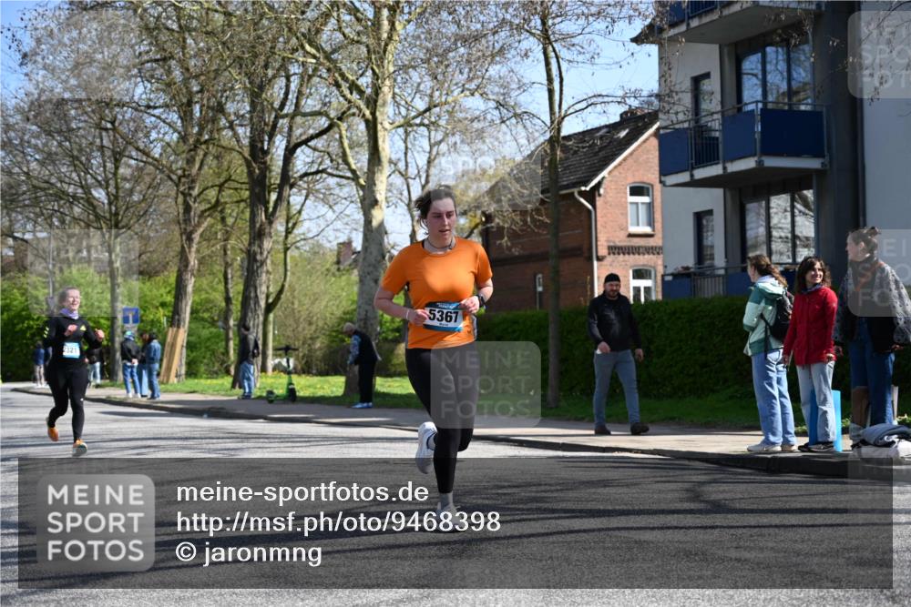 12.04.2026 - 45. Internationalen Wilhelmsburger Insellauf J. Mangold http://msf.ph/oto/9468398 12.04.2026 11:09:38 Ziel 2612, 3382, 4081, 3383, 2238, 2321, 5367, 3688, 3688, 4080, 3335, 3833, 4251, 3077, 5651, 5851, 2336, 2528 meine-sportfotos.de