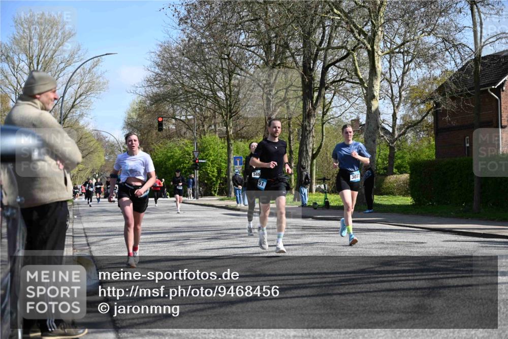 12.04.2026 - 45. Internationalen Wilhelmsburger Insellauf J. Mangold http://msf.ph/oto/9468456 12.04.2026 11:09:59 Ziel 3688, 4080, 3335, 3833, 4251, 3077, 5651, 5851, 2336, 2336, 2528, 3239, 2859, 2811, 2346, 3884, 3847, 3832, 2199, 3715, 2585, 4334 meine-sportfotos.de