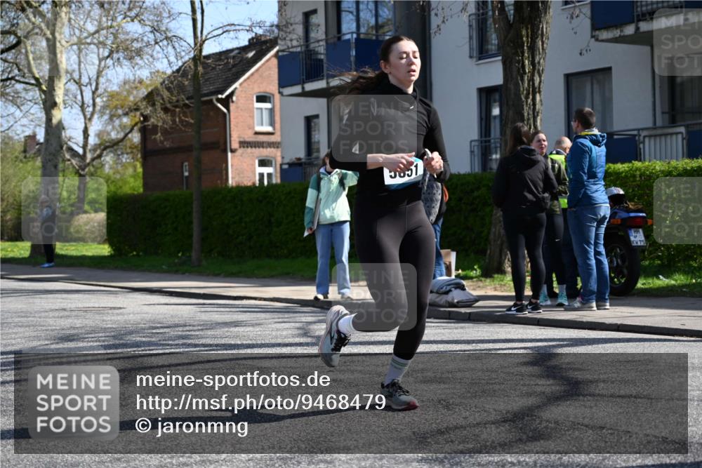 12.04.2026 - 45. Internationalen Wilhelmsburger Insellauf J. Mangold http://msf.ph/oto/9468479 12.04.2026 11:10:03 Ziel 3688, 4080, 3335, 3833, 4251, 3077, 5651, 5851, 2336, 2528, 3239, 2859, 2811, 2346, 2346, 3884, 3847, 3832, 2199, 3715, 2585, 4334, 3507 meine-sportfotos.de