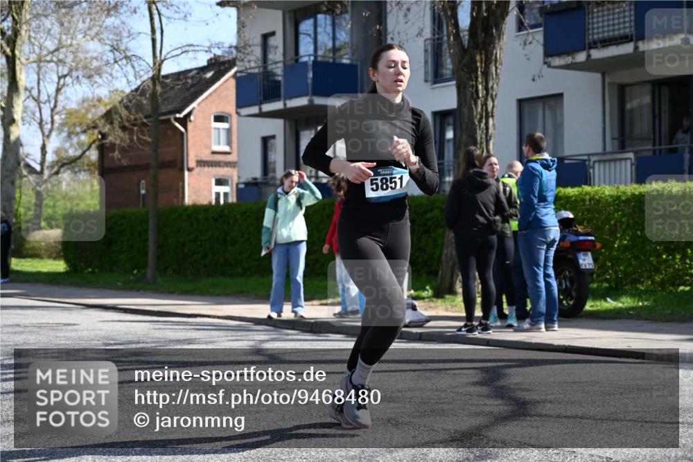 12.04.2026 - 45. Internationalen Wilhelmsburger Insellauf J. Mangold http://msf.ph/oto/9468480 12.04.2026 11:10:03 Ziel 3688, 4080, 3335, 3833, 4251, 3077, 5651, 5851, 2336, 2528, 3239, 2859, 2811, 2346, 2346, 3884, 3847, 3832, 2199, 3715, 2585, 4334, 3507 meine-sportfotos.de