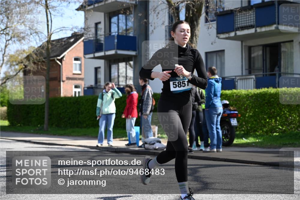 12.04.2026 - 45. Internationalen Wilhelmsburger Insellauf J. Mangold http://msf.ph/oto/9468483 12.04.2026 11:10:03 Ziel 3688, 4080, 3335, 3833, 4251, 3077, 5651, 5851, 2336, 2528, 3239, 2859, 2811, 2346, 2346, 3884, 3847, 3832, 2199, 3715, 2585, 4334, 3507 meine-sportfotos.de