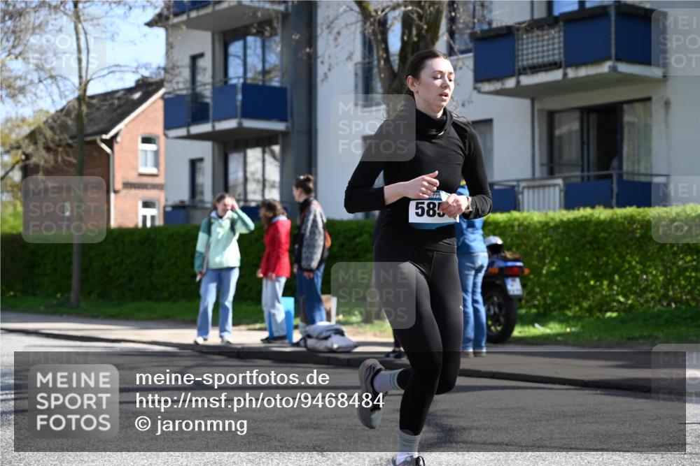 12.04.2026 - 45. Internationalen Wilhelmsburger Insellauf J. Mangold http://msf.ph/oto/9468484 12.04.2026 11:10:03 Ziel 3688, 4080, 3335, 3833, 4251, 3077, 5651, 5851, 2336, 2528, 3239, 2859, 2811, 2346, 2346, 3884, 3847, 3832, 2199, 3715, 2585, 4334, 3507 meine-sportfotos.de