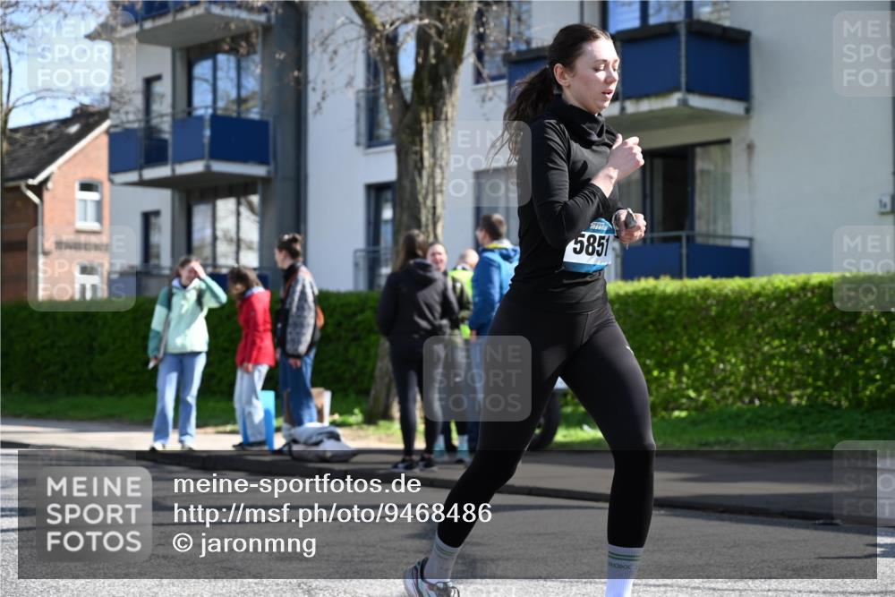 12.04.2026 - 45. Internationalen Wilhelmsburger Insellauf J. Mangold http://msf.ph/oto/9468486 12.04.2026 11:10:04 Ziel 4080, 3335, 3833, 4251, 3077, 5651, 5851, 2336, 2528, 3239, 2859, 2811, 2346, 3884, 3847, 3832, 2199, 3715, 2585, 4334, 3507 meine-sportfotos.de