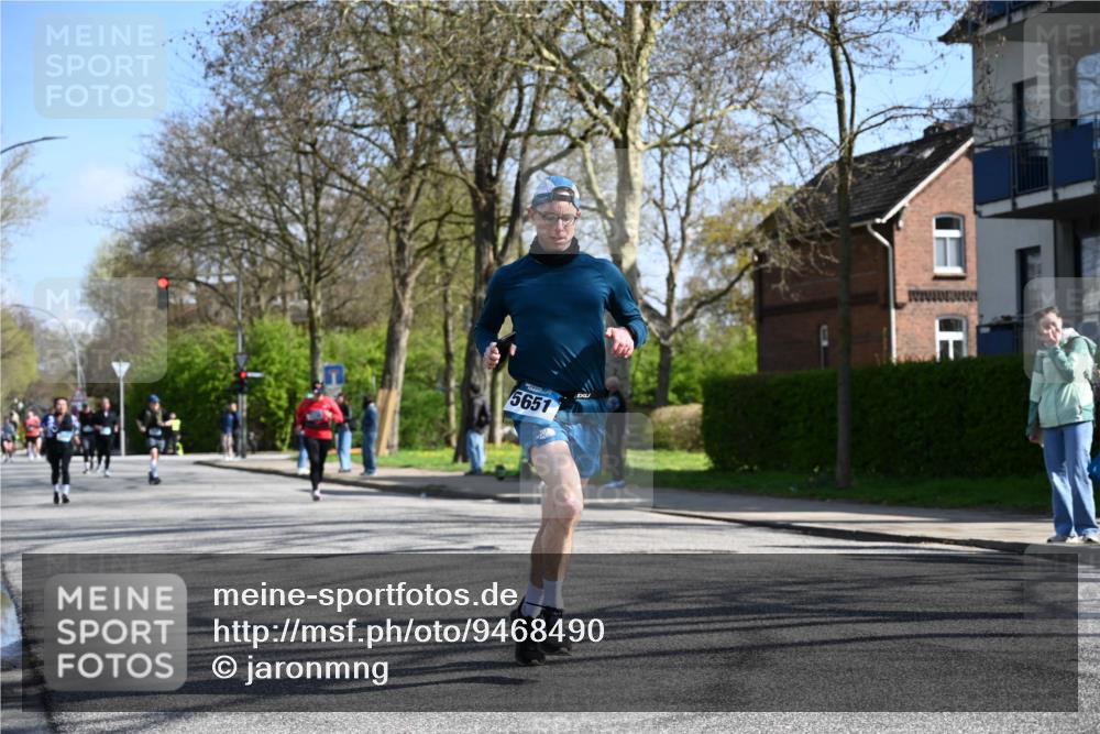 12.04.2026 - 45. Internationalen Wilhelmsburger Insellauf J. Mangold http://msf.ph/oto/9468490 12.04.2026 11:10:06 Ziel 4080, 3335, 3833, 4251, 3077, 5651, 5851, 2336, 2528, 3239, 2859, 2811, 2346, 3884, 3884, 3847, 3832, 2199, 3715, 2585, 4334, 3507, 3913, 2208, 2539, 2513 meine-sportfotos.de