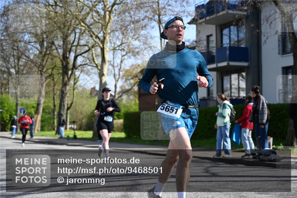 12.04.2026 - 45. Internationalen Wilhelmsburger Insellauf J. Mangold http://msf.ph/oto/9468501 12.04.2026 11:10:07 Ziel 4080, 3335, 3833, 4251, 3077, 5651, 5851, 2336, 2528, 3239, 2859, 2859, 2811, 2346, 3884, 3847, 3832, 3847, 3832, 2199, 3715, 2585, 4334, 3507, 3913, 2208, 2539, 2513, 2590, 2576 meine-sportfotos.de