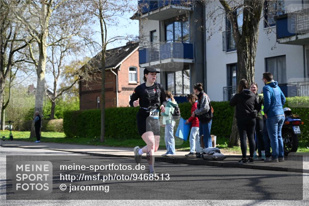 12.04.2026 - 45. Internationalen Wilhelmsburger Insellauf J. Mangold http://msf.ph/oto/9468513 12.04.2026 11:10:09 Ziel 3833, 4251, 3077, 5651, 5851, 2336, 2528, 3239, 2859, 2811, 2346, 3884, 3847, 3832, 2199, 3715, 2585, 4334, 3507, 3913, 2208, 2539, 2513, 2590, 2576 meine-sportfotos.de