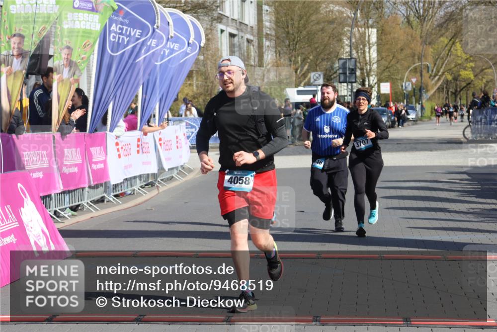 12.04.2026 - 45. Internationalen Wilhelmsburger Insellauf Strokosch-Dieckow http://msf.ph/oto/9468519 12.04.2026 11:20:24 Ziel 2318, 4058, 3707, 4446, 4165 meine-sportfotos.de