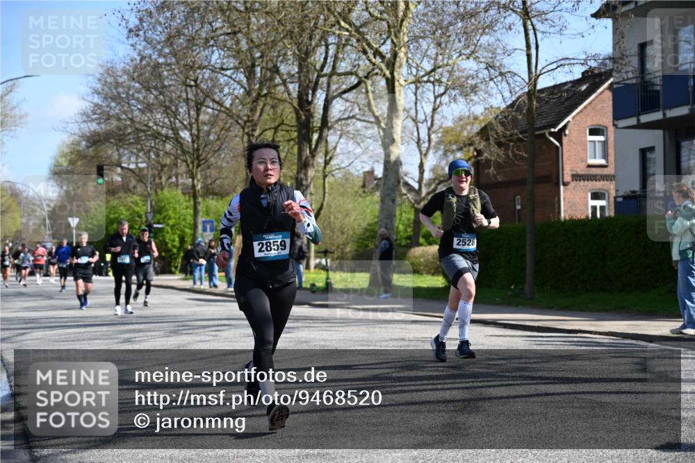 12.04.2026 - 45. Internationalen Wilhelmsburger Insellauf J. Mangold http://msf.ph/oto/9468520 12.04.2026 11:10:14 Ziel 3077, 5651, 5851, 2336, 2528, 3239, 2859, 2811, 2346, 3884, 3847, 3832, 2199, 3715, 2585, 4334, 3507, 3913, 2208, 2539, 2513, 2590, 2576 meine-sportfotos.de