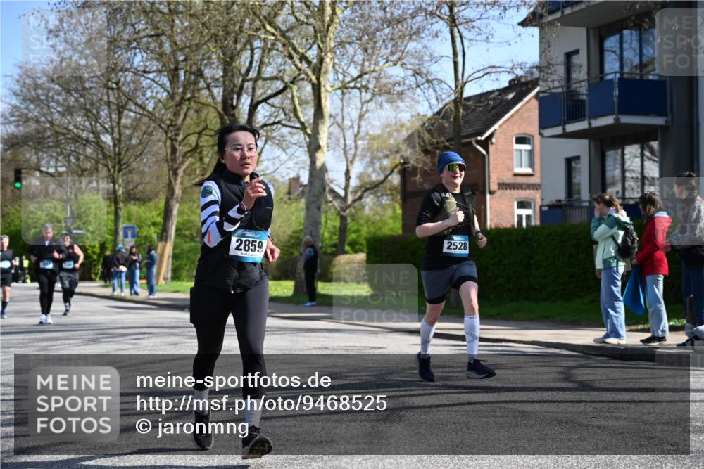 12.04.2026 - 45. Internationalen Wilhelmsburger Insellauf J. Mangold http://msf.ph/oto/9468525 12.04.2026 11:10:15 Ziel 3077, 5651, 5851, 2336, 2528, 3239, 2859, 2811, 2346, 2346, 3884, 3847, 3832, 2199, 3715, 2585, 4334, 3507, 3507, 3913, 2208, 2539, 2513, 2590, 2576 meine-sportfotos.de