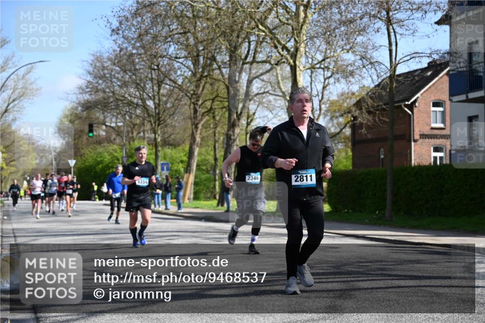 12.04.2026 - 45. Internationalen Wilhelmsburger Insellauf J. Mangold http://msf.ph/oto/9468537 12.04.2026 11:10:20 Ziel 2336, 2528, 3239, 2859, 2811, 2346, 3884, 3847, 3832, 2199, 3715, 2585, 4334, 3507, 3913, 2208, 2539, 2513, 2590, 2576 meine-sportfotos.de