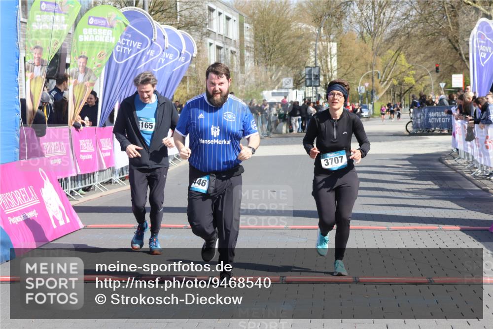 12.04.2026 - 45. Internationalen Wilhelmsburger Insellauf Strokosch-Dieckow http://msf.ph/oto/9468540 12.04.2026 11:20:27 Ziel 4058, 3707, 4446, 4165 meine-sportfotos.de