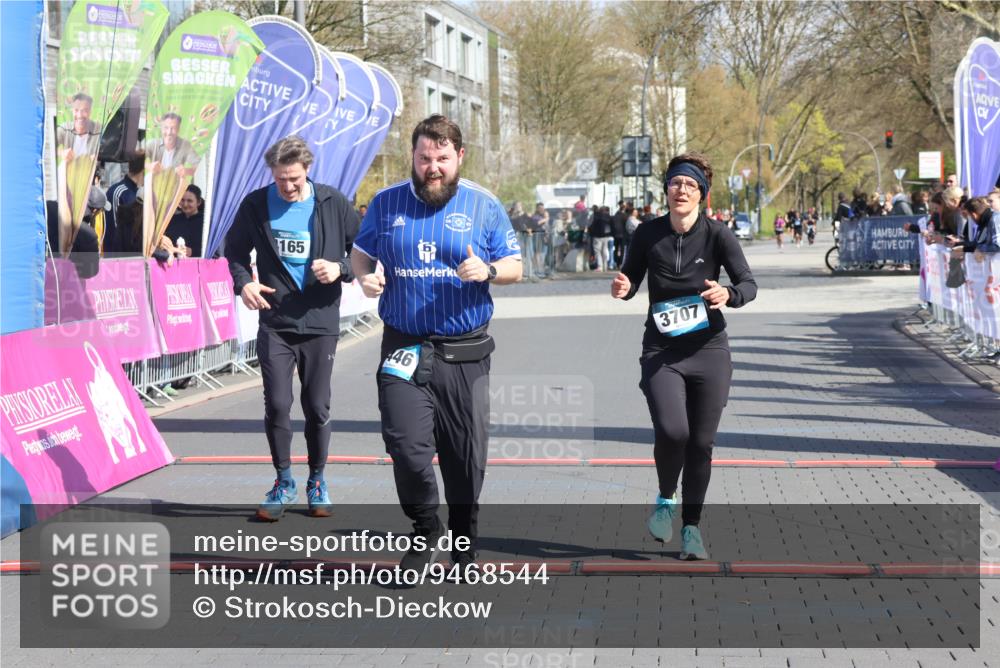 12.04.2026 - 45. Internationalen Wilhelmsburger Insellauf Strokosch-Dieckow http://msf.ph/oto/9468544 12.04.2026 11:20:27 Ziel 4058, 3707, 4446, 4165 meine-sportfotos.de