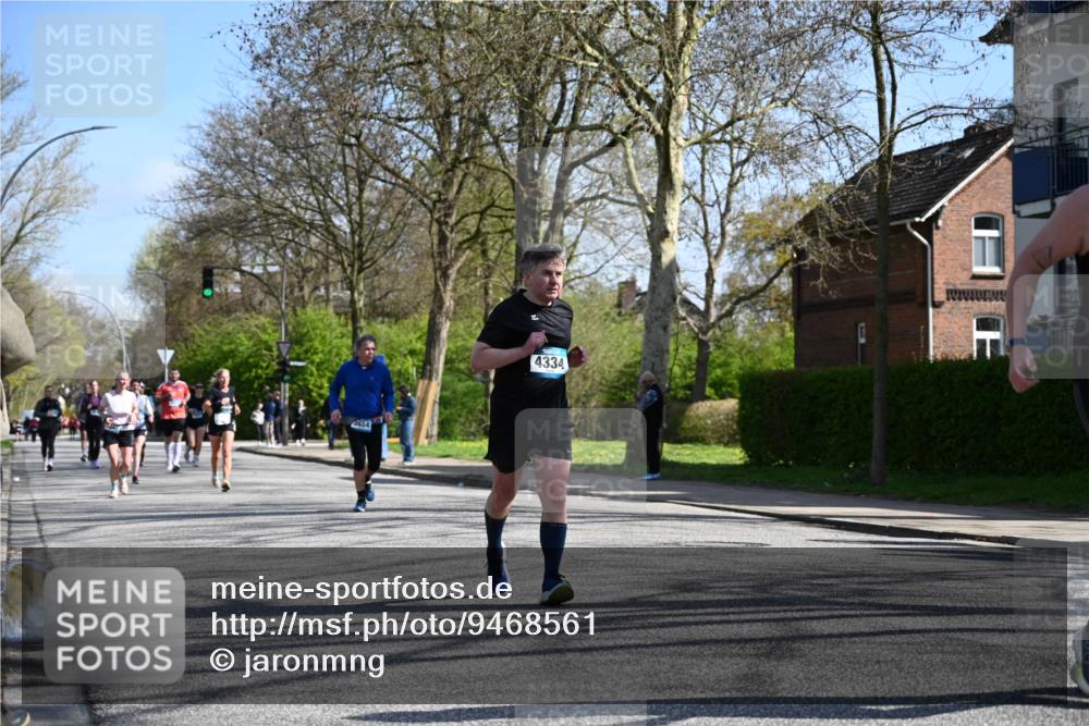 12.04.2026 - 45. Internationalen Wilhelmsburger Insellauf J. Mangold http://msf.ph/oto/9468561 12.04.2026 11:10:22 Ziel 2336, 2528, 3239, 2859, 2811, 2346, 3884, 3847, 3832, 2199, 3715, 2199, 3715, 2585, 4334, 3507, 3913, 2208, 2539, 2513, 2590, 2576 meine-sportfotos.de