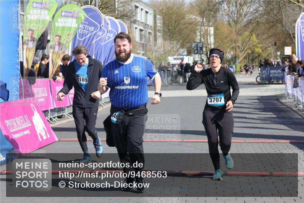 12.04.2026 - 45. Internationalen Wilhelmsburger Insellauf Strokosch-Dieckow http://msf.ph/oto/9468563 12.04.2026 11:20:27 Ziel 4058, 3707, 4446, 4165 meine-sportfotos.de