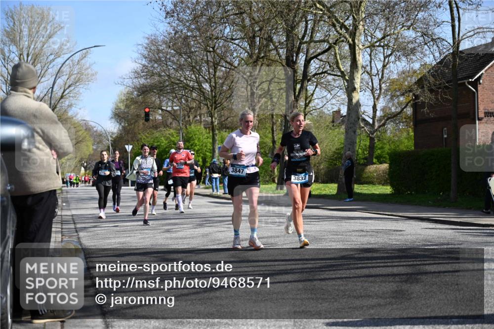 12.04.2026 - 45. Internationalen Wilhelmsburger Insellauf J. Mangold http://msf.ph/oto/9468571 12.04.2026 11:10:28 Ziel 3239, 2859, 2811, 2346, 3884, 3847, 3832, 2199, 3715, 2585, 4334, 3507, 3913, 2208, 2539, 2513, 2590, 2576, 2320, 5616, 2548 meine-sportfotos.de