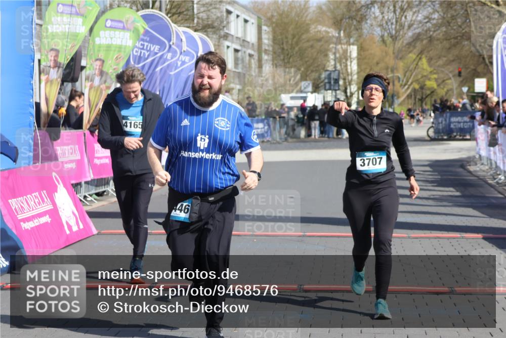 12.04.2026 - 45. Internationalen Wilhelmsburger Insellauf Strokosch-Dieckow http://msf.ph/oto/9468576 12.04.2026 11:20:28 Ziel 4058, 3707, 4446, 4165 meine-sportfotos.de
