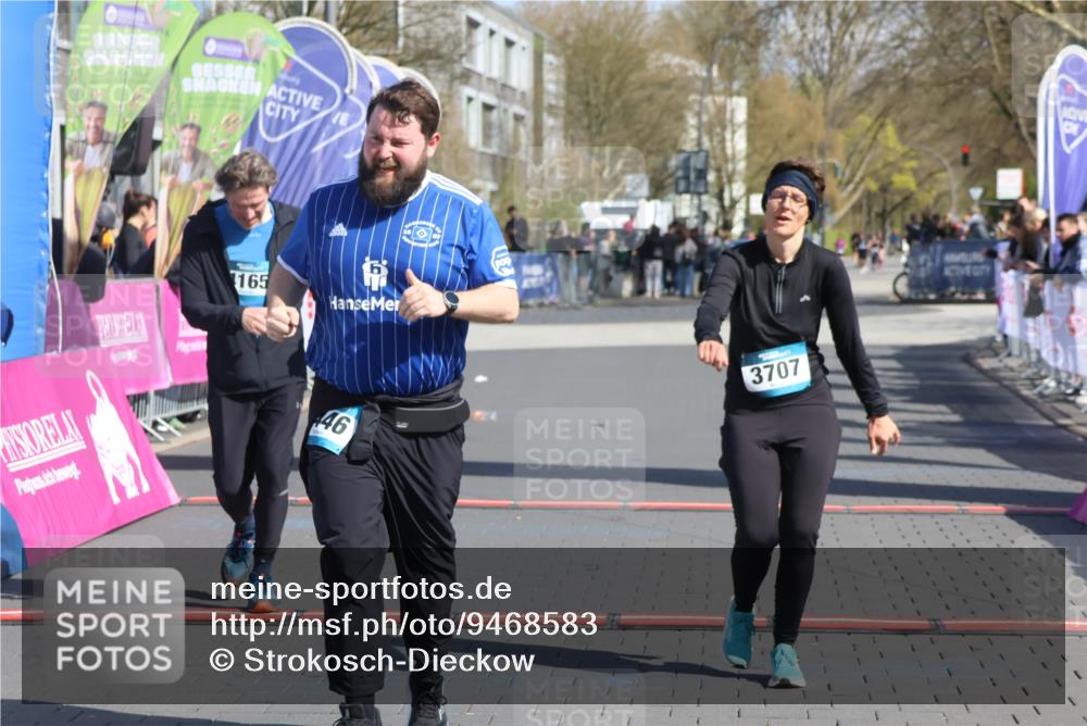 12.04.2026 - 45. Internationalen Wilhelmsburger Insellauf Strokosch-Dieckow http://msf.ph/oto/9468583 12.04.2026 11:20:28 Ziel 4058, 3707, 4446, 4165 meine-sportfotos.de