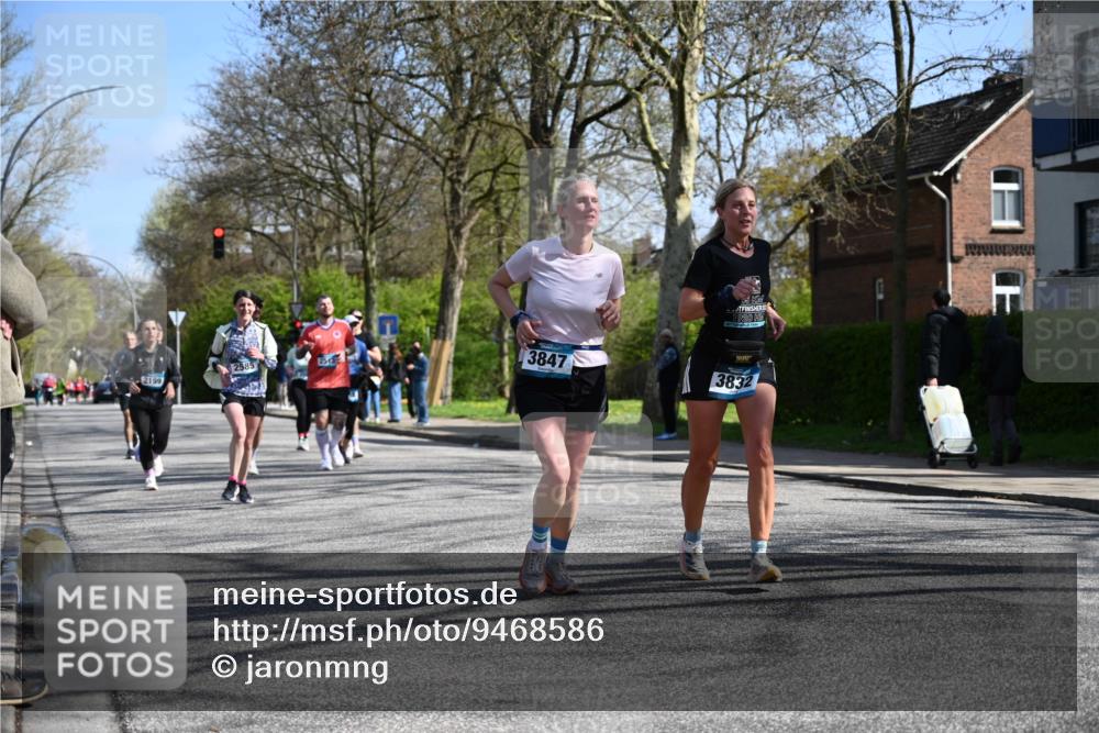 12.04.2026 - 45. Internationalen Wilhelmsburger Insellauf J. Mangold http://msf.ph/oto/9468586 12.04.2026 11:10:29 Ziel 3239, 2859, 2811, 2346, 3884, 3847, 3832, 2199, 3715, 2585, 4334, 3507, 3913, 2208, 3913, 2208, 2539, 2513, 2590, 2576, 2320, 5616, 2548 meine-sportfotos.de