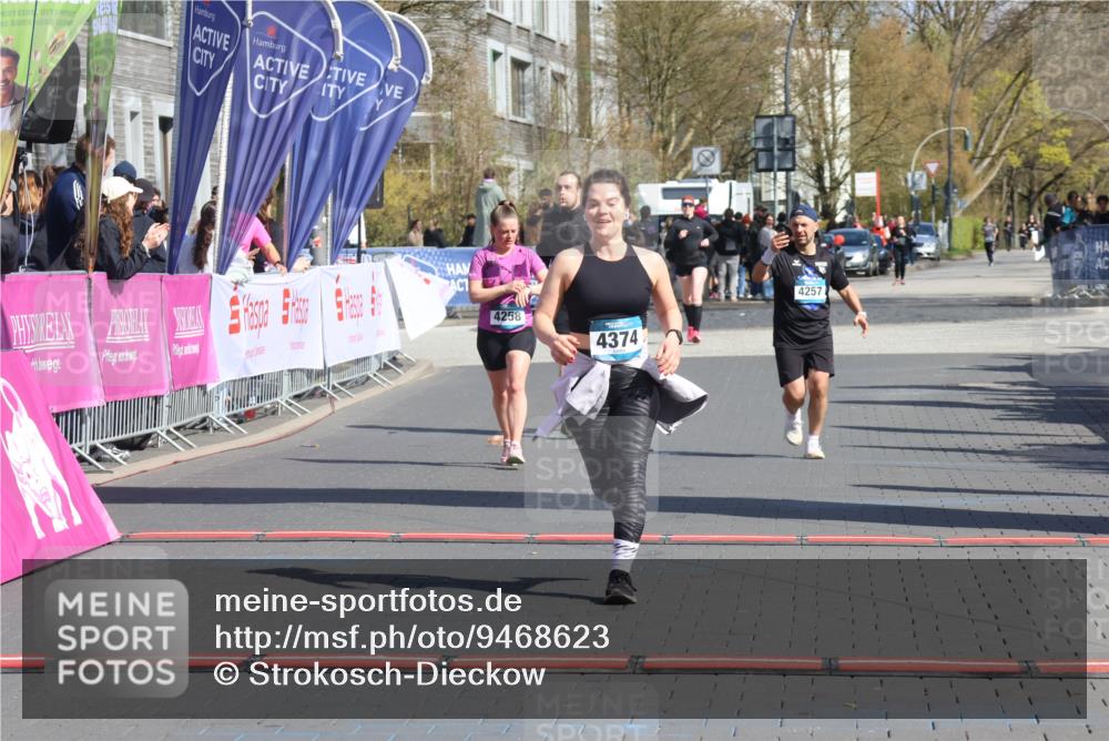 12.04.2026 - 45. Internationalen Wilhelmsburger Insellauf Strokosch-Dieckow http://msf.ph/oto/9468623 12.04.2026 11:21:01 Ziel 4374, 4258, 4257 meine-sportfotos.de