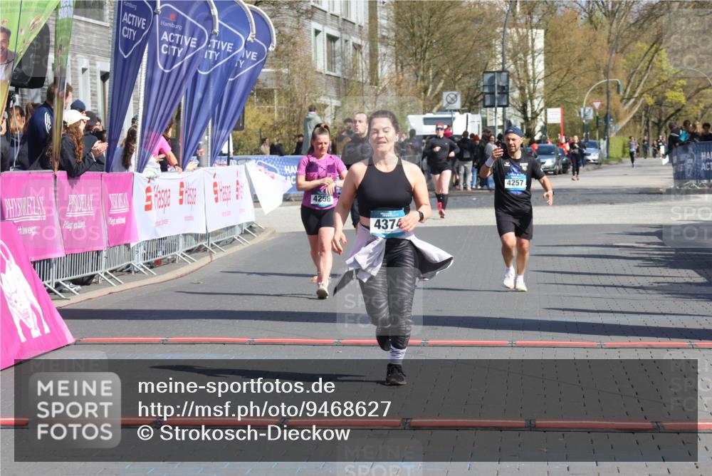 12.04.2026 - 45. Internationalen Wilhelmsburger Insellauf Strokosch-Dieckow http://msf.ph/oto/9468627 12.04.2026 11:21:02 Ziel 4374, 4258, 4257, 5471 meine-sportfotos.de