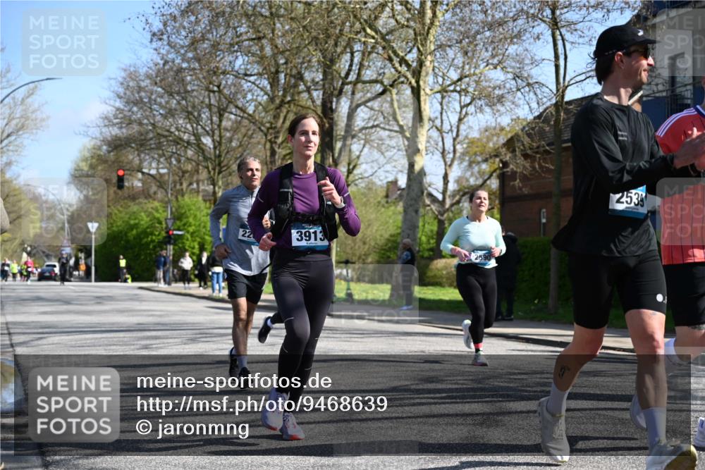 12.04.2026 - 45. Internationalen Wilhelmsburger Insellauf J. Mangold http://msf.ph/oto/9468639 12.04.2026 11:10:35 Ziel 2811, 2346, 3884, 3847, 3832, 2199, 3715, 2585, 4334, 3507, 3913, 2208, 2539, 2513, 2590, 2576, 2320, 5616, 2548, 2673 meine-sportfotos.de