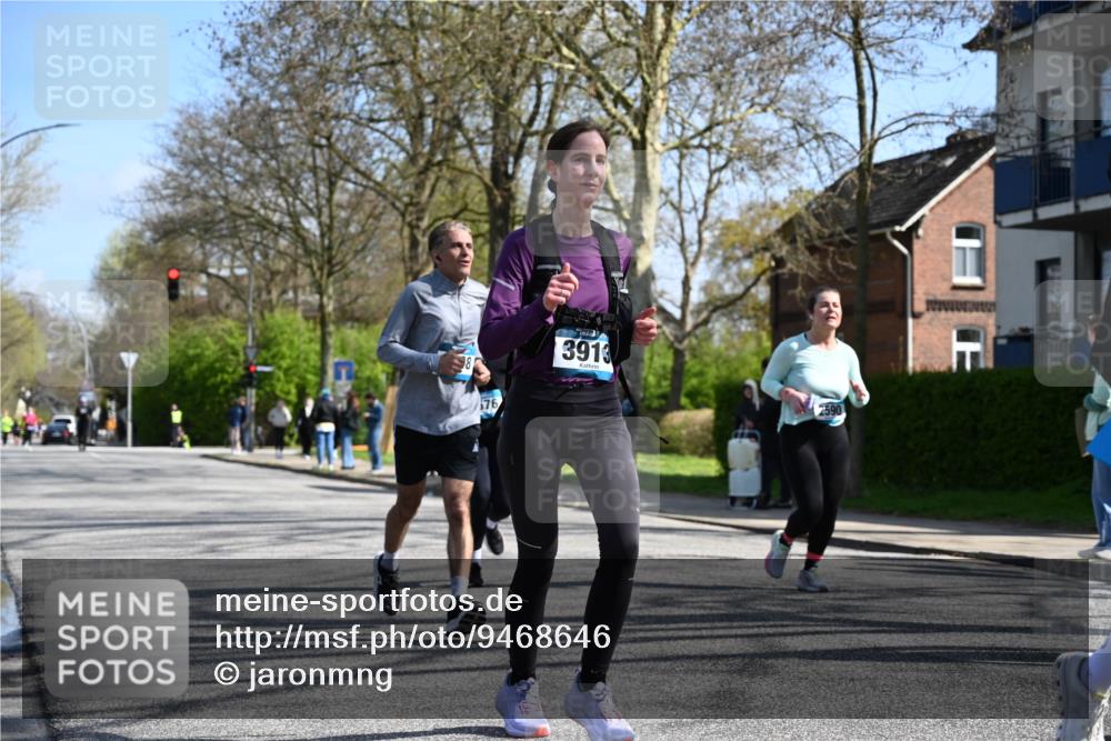 12.04.2026 - 45. Internationalen Wilhelmsburger Insellauf J. Mangold http://msf.ph/oto/9468646 12.04.2026 11:10:35 Ziel 2811, 2346, 3884, 3847, 3832, 2199, 3715, 2585, 4334, 3507, 3913, 2208, 2539, 2513, 2590, 2576, 2320, 5616, 2548, 2673 meine-sportfotos.de