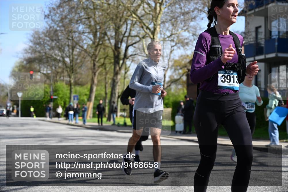 12.04.2026 - 45. Internationalen Wilhelmsburger Insellauf J. Mangold http://msf.ph/oto/9468658 12.04.2026 11:10:36 Ziel 2811, 2346, 3884, 3847, 3832, 2199, 3715, 2585, 4334, 3507, 3913, 2208, 2539, 2513, 2590, 2576, 2320, 5616, 2548, 2673 meine-sportfotos.de