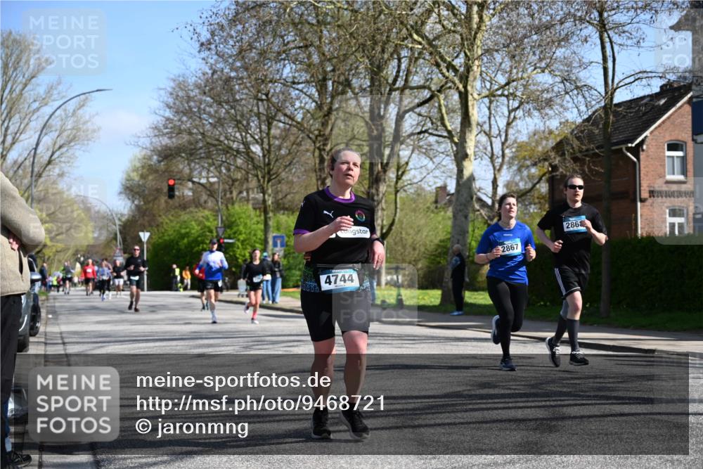 12.04.2026 - 45. Internationalen Wilhelmsburger Insellauf J. Mangold http://msf.ph/oto/9468721 12.04.2026 11:11:18 Ziel 2673, 2326, 4633, 2867, 3658, 2868, 3758, 4252, 4744, 4430, 2644, 3112, 2725, 2770, 3029, 3028, 3751, 4920 meine-sportfotos.de
