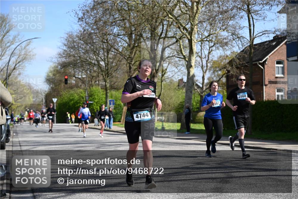 12.04.2026 - 45. Internationalen Wilhelmsburger Insellauf J. Mangold http://msf.ph/oto/9468722 12.04.2026 11:11:18 Ziel 2673, 2326, 4633, 2867, 3658, 2868, 3758, 4252, 4744, 4430, 2644, 3112, 2725, 2770, 3029, 3028, 3751, 4920 meine-sportfotos.de