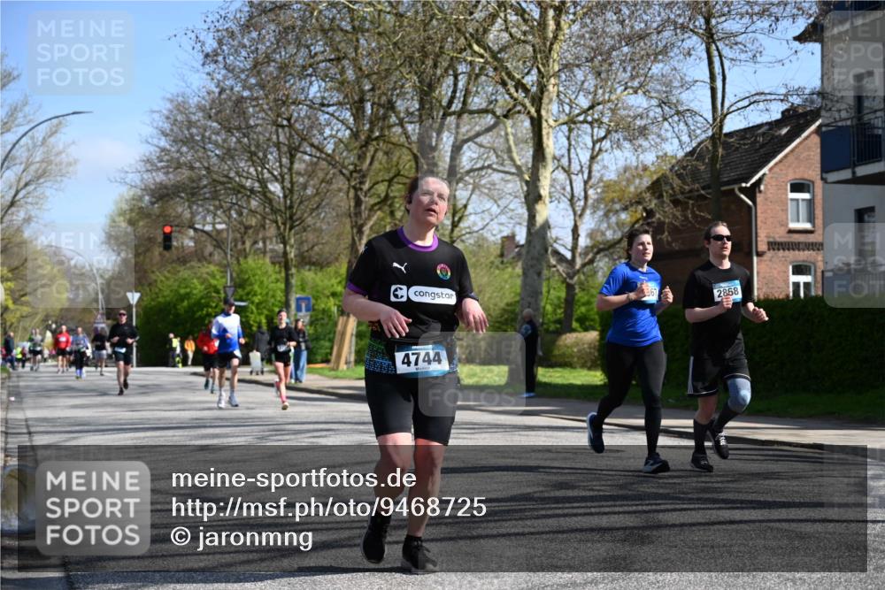 12.04.2026 - 45. Internationalen Wilhelmsburger Insellauf J. Mangold http://msf.ph/oto/9468725 12.04.2026 11:11:19 Ziel 2673, 2326, 4633, 2867, 3658, 2868, 3758, 4252, 4744, 4430, 2644, 3112, 2725, 2770, 3029, 3028, 3751, 4920, 3046 meine-sportfotos.de