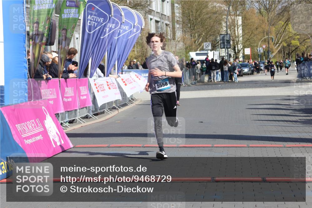 12.04.2026 - 45. Internationalen Wilhelmsburger Insellauf Strokosch-Dieckow http://msf.ph/oto/9468729 12.04.2026 11:21:26 Ziel 5558 meine-sportfotos.de