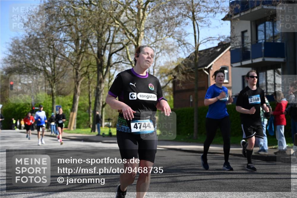 12.04.2026 - 45. Internationalen Wilhelmsburger Insellauf J. Mangold http://msf.ph/oto/9468735 12.04.2026 11:11:19 Ziel 2673, 2326, 4633, 2867, 3658, 2868, 3758, 4252, 4744, 4430, 2644, 3112, 2725, 2770, 3029, 3028, 3751, 4920, 3046 meine-sportfotos.de