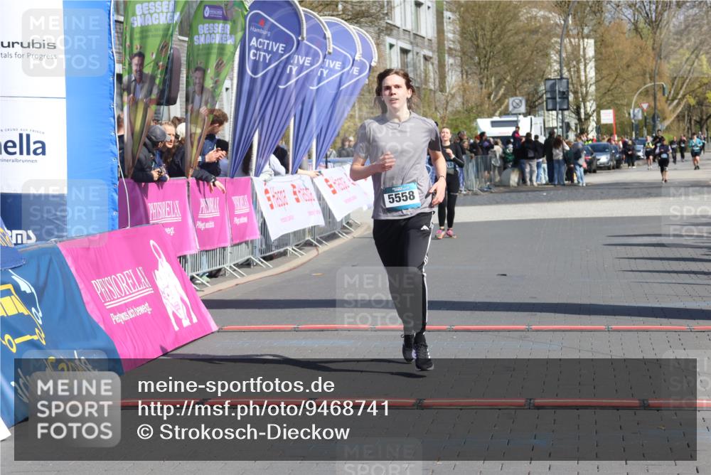 12.04.2026 - 45. Internationalen Wilhelmsburger Insellauf Strokosch-Dieckow http://msf.ph/oto/9468741 12.04.2026 11:21:26 Ziel 5558 meine-sportfotos.de