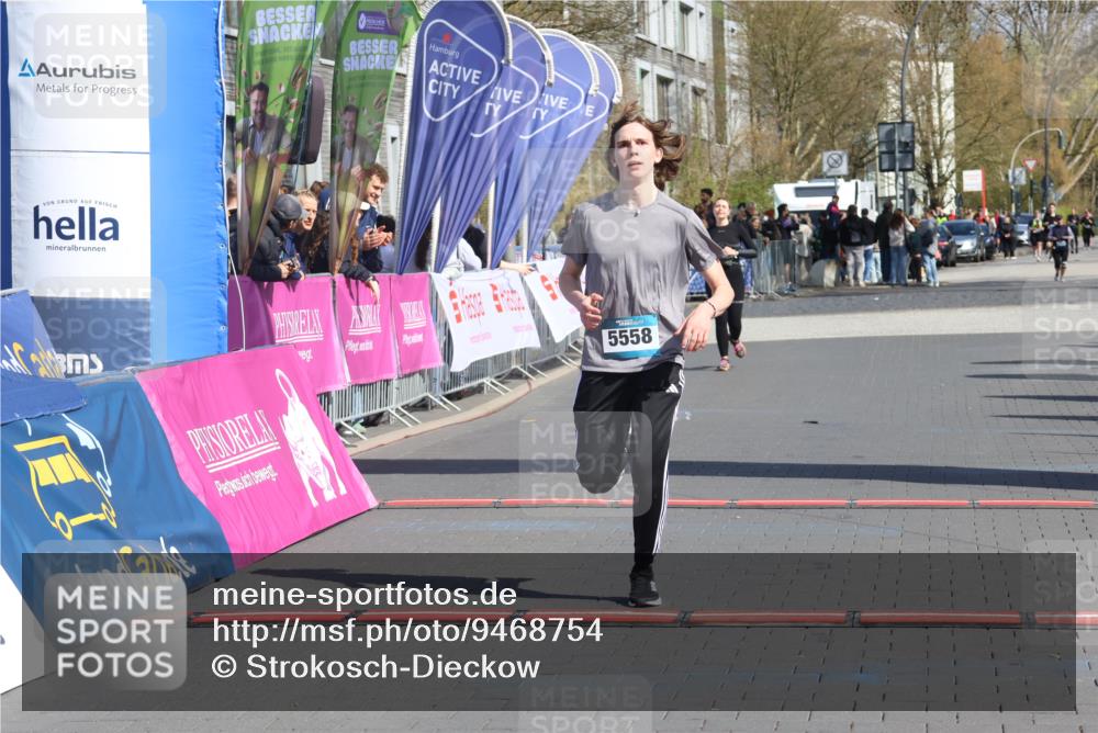 12.04.2026 - 45. Internationalen Wilhelmsburger Insellauf Strokosch-Dieckow http://msf.ph/oto/9468754 12.04.2026 11:21:26 Ziel 5558 meine-sportfotos.de