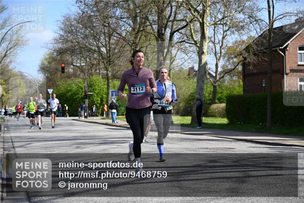 12.04.2026 - 45. Internationalen Wilhelmsburger Insellauf J. Mangold http://msf.ph/oto/9468759 12.04.2026 11:11:34 Ziel 3758, 4252, 4744, 4430, 2644, 3112, 2725, 2770, 3029, 3028, 3751, 4920, 3046, 2817, 2916, 4971, 2489, 3844 meine-sportfotos.de