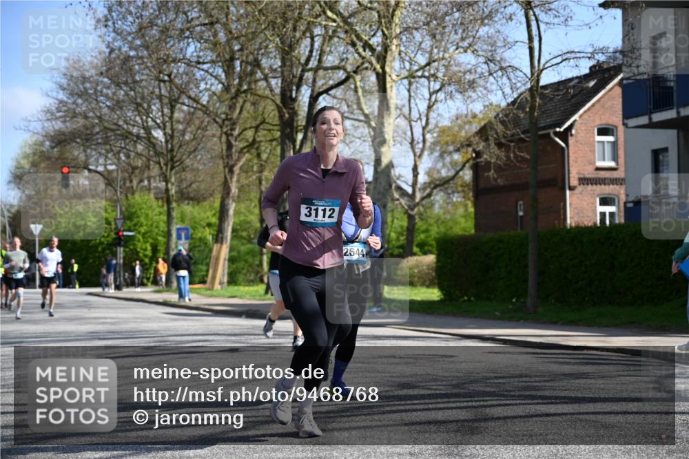 12.04.2026 - 45. Internationalen Wilhelmsburger Insellauf J. Mangold http://msf.ph/oto/9468768 12.04.2026 11:11:35 Ziel 3758, 4252, 4744, 4430, 2644, 3112, 2725, 2770, 3029, 3028, 3751, 4920, 3046, 2817, 2916, 4971, 2489, 3844, 5741 meine-sportfotos.de