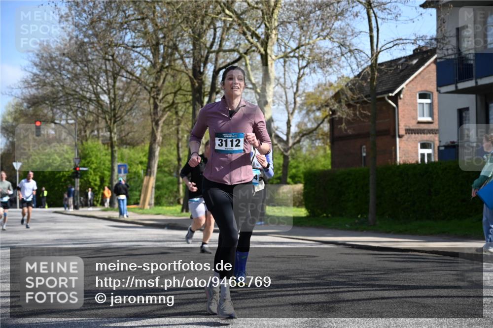 12.04.2026 - 45. Internationalen Wilhelmsburger Insellauf J. Mangold http://msf.ph/oto/9468769 12.04.2026 11:11:35 Ziel 3758, 4252, 4744, 4430, 2644, 3112, 2725, 2770, 3029, 3028, 3751, 4920, 3046, 2817, 2916, 4971, 2489, 3844, 5741 meine-sportfotos.de