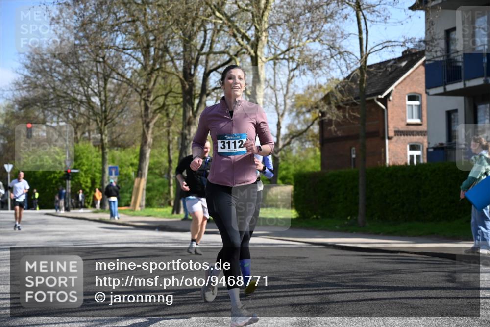 12.04.2026 - 45. Internationalen Wilhelmsburger Insellauf J. Mangold http://msf.ph/oto/9468771 12.04.2026 11:11:35 Ziel 3758, 4252, 4744, 4430, 2644, 3112, 2725, 2770, 3029, 3028, 3751, 4920, 3046, 2817, 2916, 4971, 2489, 3844, 5741 meine-sportfotos.de