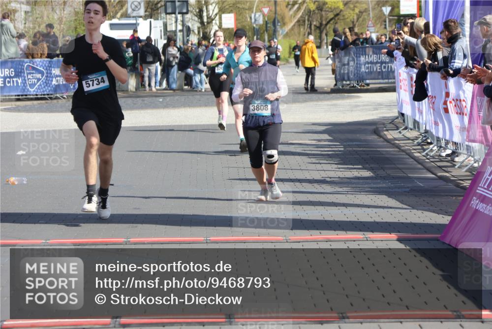12.04.2026 - 45. Internationalen Wilhelmsburger Insellauf Strokosch-Dieckow http://msf.ph/oto/9468793 12.04.2026 11:21:48 Ziel 3808 meine-sportfotos.de