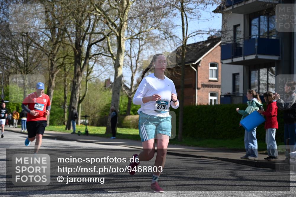 12.04.2026 - 45. Internationalen Wilhelmsburger Insellauf J. Mangold http://msf.ph/oto/9468803 12.04.2026 11:11:50 Ziel 3112, 2725, 2770, 3029, 3028, 3751, 4920, 3046, 2817, 2916, 4971, 2489, 3844, 5741, 2668, 2816, 2918, 3589, 2135 meine-sportfotos.de