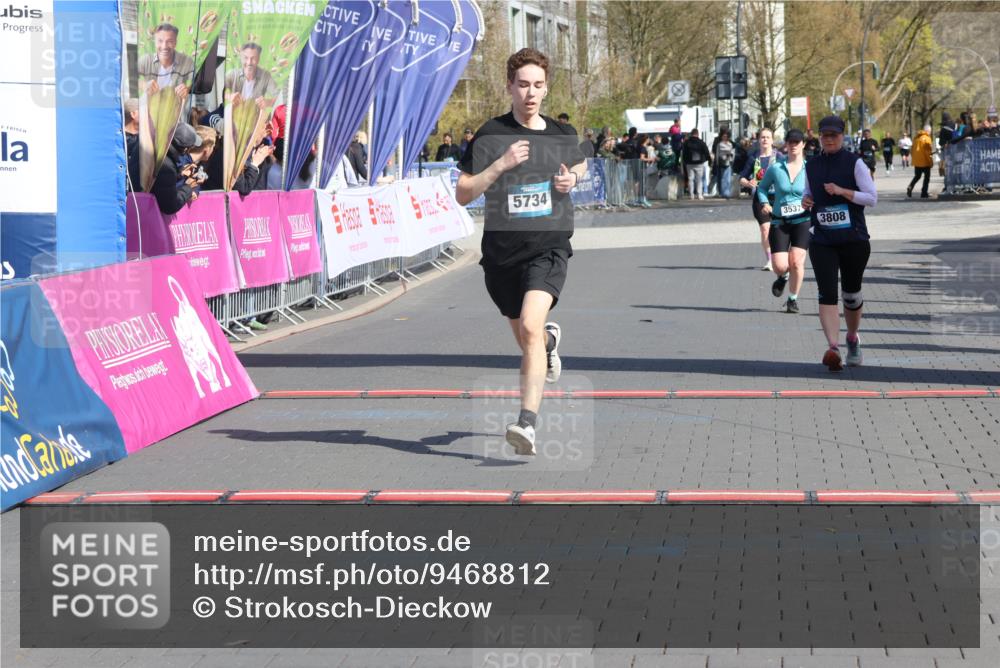 12.04.2026 - 45. Internationalen Wilhelmsburger Insellauf Strokosch-Dieckow http://msf.ph/oto/9468812 12.04.2026 11:21:49 Ziel 3808 meine-sportfotos.de